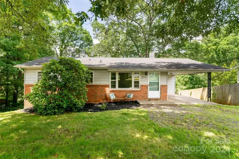 217 Wilson Ave, Swannanoa, NC 28778
