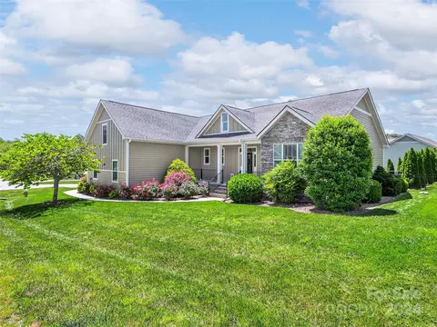 10 Shoeing Box Way, Hendersonville, NC 28792