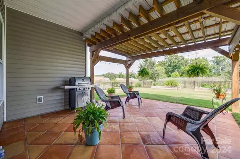 Exterior - 1112 Jack Pine Rd, Clover, SC 29710 photo 2 of 5