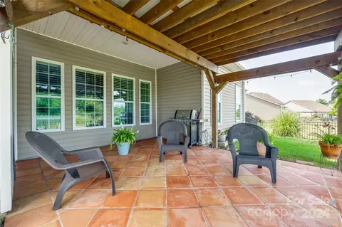 Exterior - 1112 Jack Pine Rd, Clover, SC 29710 photo 3 of 5