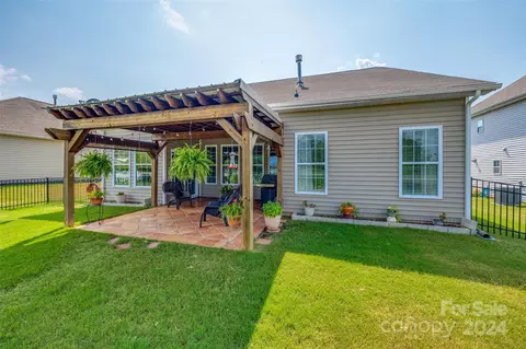 Exterior - 1112 Jack Pine Rd, Clover, SC 29710 photo 4 of 5