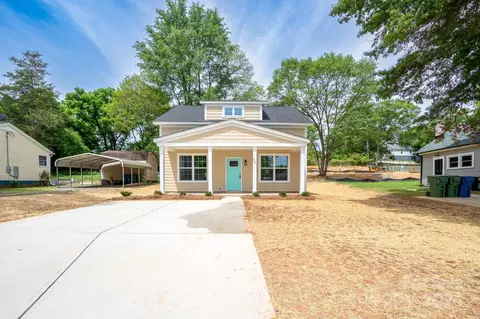 221 N Lee St, Mount Holly, NC 28120