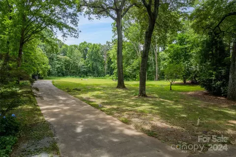 4510 Town And Country Dr, Charlotte, NC 28226