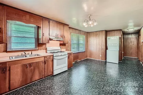 Kitchen - 514 Westside Ter, Davidson, NC 28036 photo 2 of 2