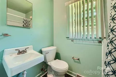Bath - 514 Westside Ter, Davidson, NC 28036 photo 1 of 1