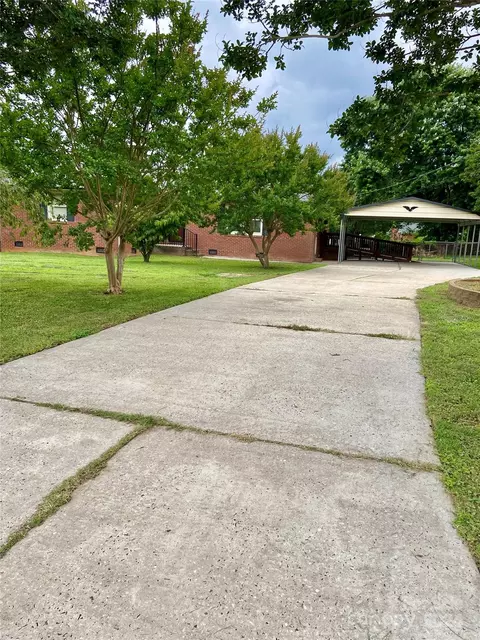 212 Quail Dr, Dallas, NC 28034