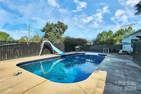 Exterior - 13520 Rocky River E Rd E, Davidson, NC 28036 photo 7 of 12