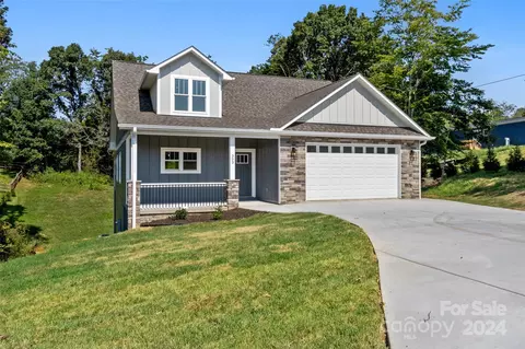 303 Walnut Ridge Ln, Weaverville, NC 28787