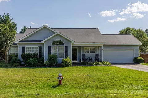 608 Pepper Ann Ln, Matthews, NC 28104