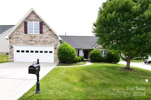 65 Cottage Ridge Rd, Fletcher, NC 28732