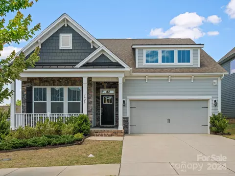 7020 Oakmere Rd, Waxhaw, NC 28173