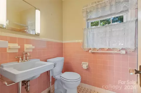Bath - 701 Lancaster Ave, Monroe, NC 28112 photo 1 of 4