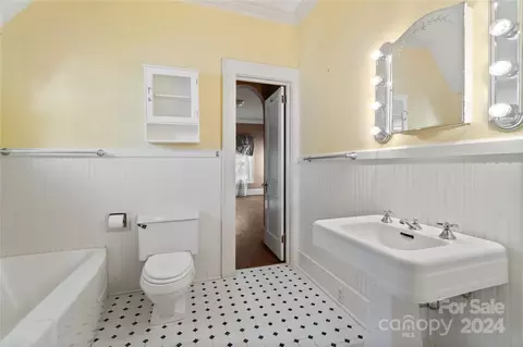 Bath - 701 Lancaster Ave, Monroe, NC 28112 photo 4 of 4