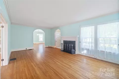 Living - 701 Lancaster Ave, Monroe, NC 28112 photo 2 of 2