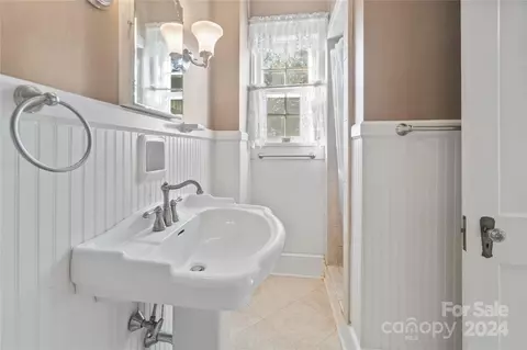 Bath - 701 Lancaster Ave, Monroe, NC 28112 photo 3 of 4