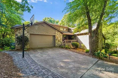 9558 Hunting Ct, Matthews, NC 28105