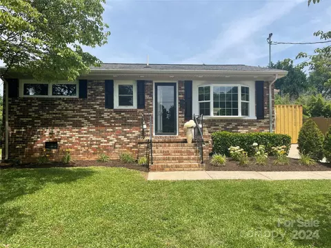 208 Catawba Dr, Mount Holly, NC 28120
