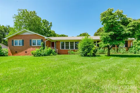 3327 Gardner Park Dr, Gastonia, NC 28054