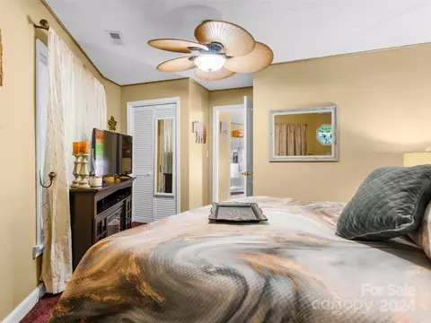 Bedroom - 19 Winter Ln, Clyde, NC 28721 photo 5 of 6
