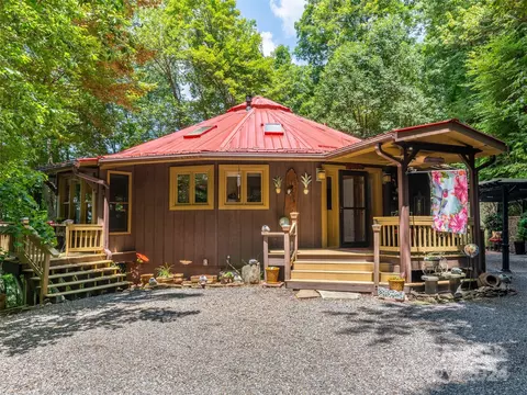 19 Winter Ln, Clyde, NC 28721