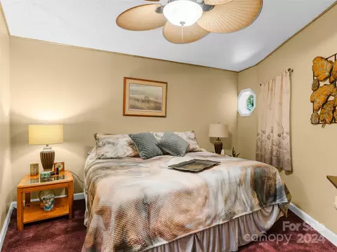 Bedroom - 19 Winter Ln, Clyde, NC 28721 photo 4 of 6