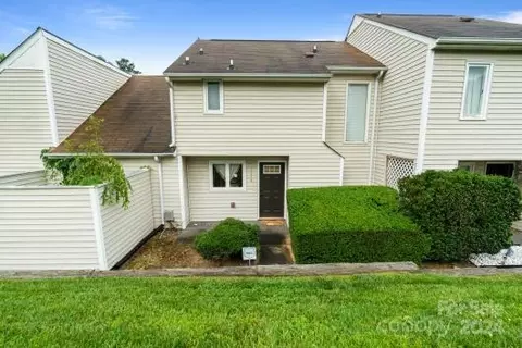 1646 Hollow Dr, Charlotte, NC 28212