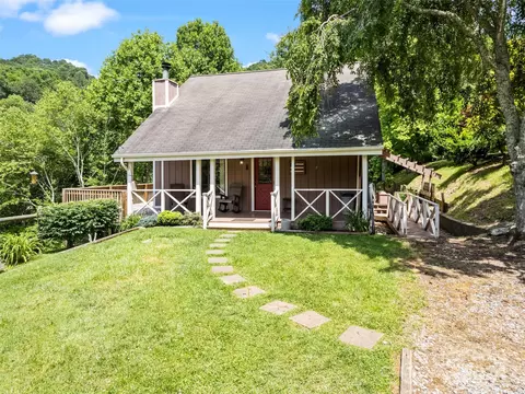 949 Maple Springs Dr, Waynesville, NC 28785