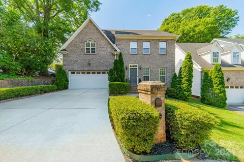 4701 Valley Stream Rd, Charlotte, NC 28209