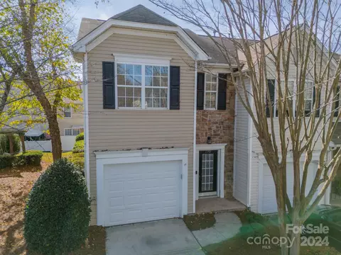 1301 Smokey Quartz Ln, Fort Mill, SC 29708