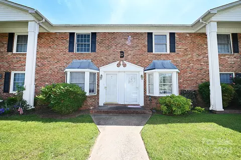 160 17th Nw 4b St NW #4B, Hickory, NC 28602