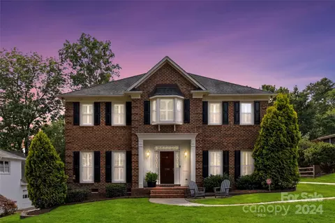 734 Stanhope Ln, Matthews, NC 28105