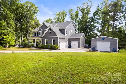 126 Stonehaven Dr, Mooresville, NC 28115