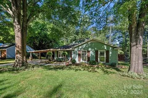 6320 Pineburr Rd, Charlotte, NC 28211