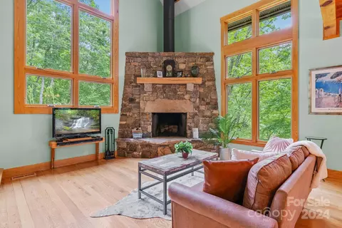 62 Chestnut Forest Rd, Fairview, NC 28730 photo 3