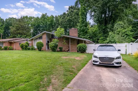 720 Vickery Dr, Charlotte, NC 28215