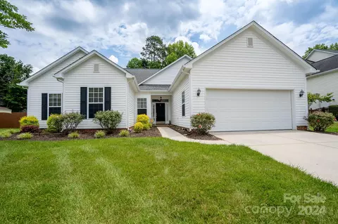 2424 Alaqua Ct, Matthews, NC 28105