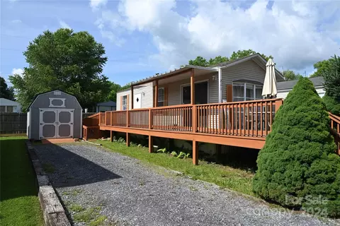 211 Pike Pt, Waynesville, NC 28785