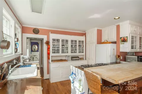 269 E Main St, Brevard, NC 28712 photo 9