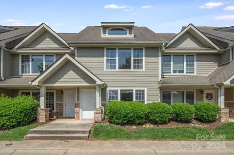 10 Rotunda Cir, Asheville, NC 28806