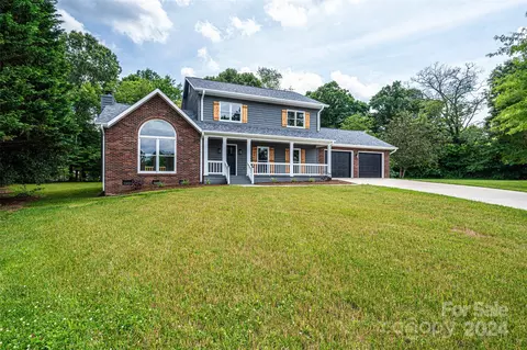 1882 Freedson Dr, Hickory, NC 28602