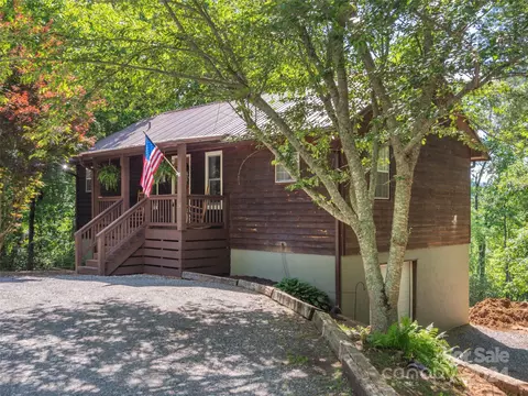 24 Fernwood Dr, Whittier, NC 28789