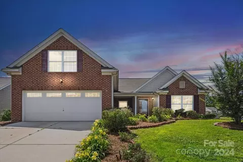1057 Silverberry St, Gastonia, NC 28054