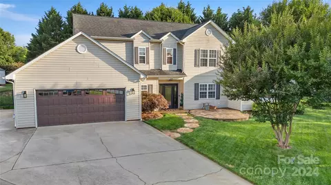 304 Hollow Pine Ct, Gastonia, NC 28056