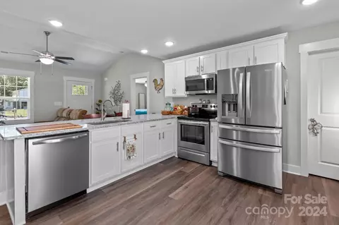 612 Wilmington Ave, Statesville, NC 28677