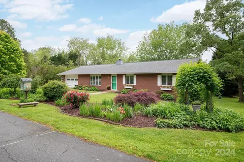 8 Rhododendron Pl, Asheville, NC 28805