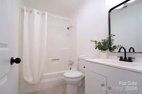 Bath - 2594 Cedar Valley Dr, Conover, NC 28613 photo 1 of 2