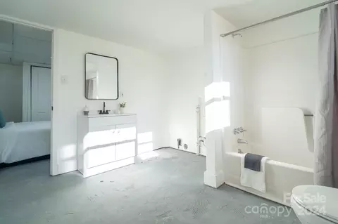 Bath - 2594 Cedar Valley Dr, Conover, NC 28613 photo 2 of 2