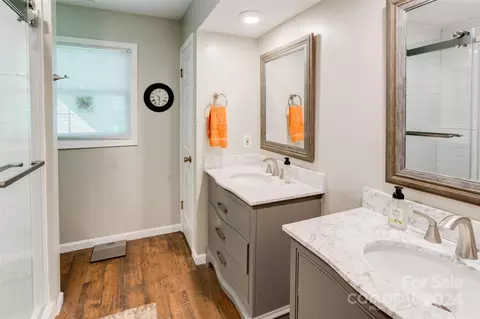 Bath - 70 Acorn Ln, Clyde, NC 28721 photo 2 of 3