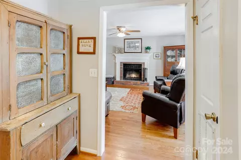 Entry Way - 70 Acorn Ln, Clyde, NC 28721 photo 1 of 2
