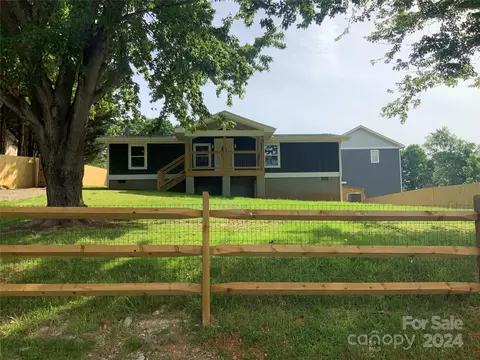 25 Marion Rd, Leicester, NC 28748